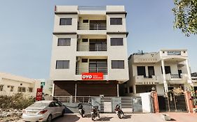 Oyo 67335 Hotel Madhuban